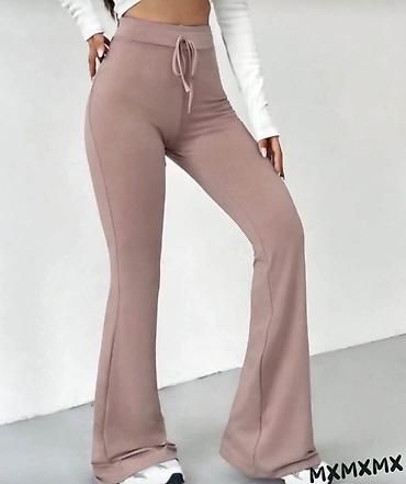 tabi baletanke: Ženske pantalone sa zvonastim nogavicama i visokim strukom - Model — 3