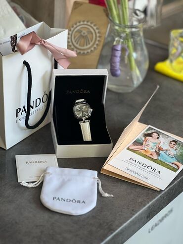 пандора набор: Женские часы Pandora с серебристым циферблатом квадратной формы и