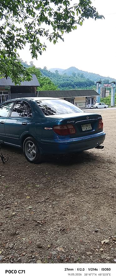 07 radiatoru: Nissan Sunny sedan - Kuzov: 4 qapılı sedan, mavi rəng - Mühərrik — 2
