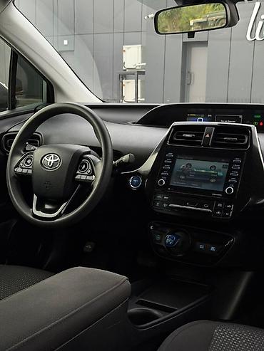 левый автомат: Toyota Prius: 2021 г., Автомат, Гибрид, Лифтбек — 9