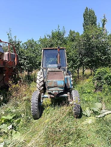 ЮМЗ Трактор с кабиной, компактного сельскохозяйственного класса
