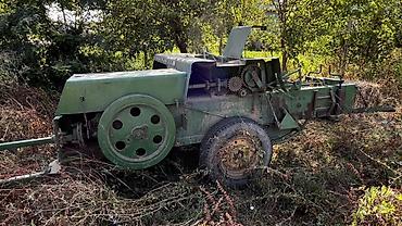 Пресс-подборщик тюковый (похоже на John Deere, малогабаритный тюковый