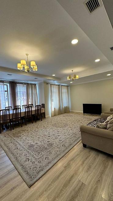 Продажа коттеджей и домов: Продается 2-х эт. дом + цокольный этаж Район Киргизия-1 Зем. участка - — 18