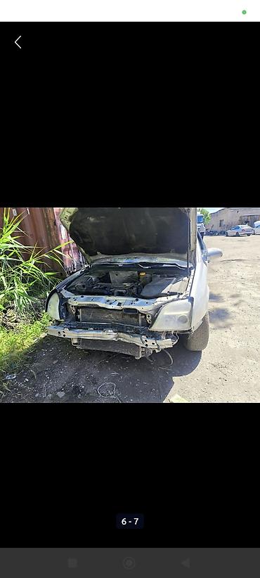 Opel: Opel Vectra C, серебристый седан, после фронтального удара. Автомобиль — 2