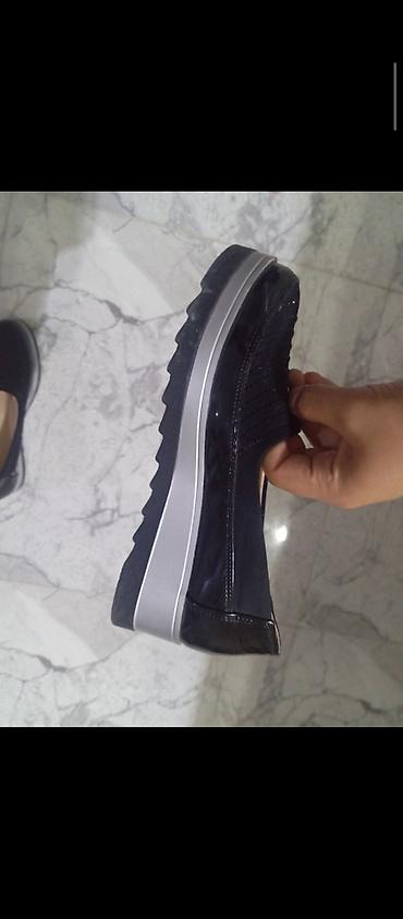 lak ayaqqabılar: Qadın ayaqqabısı – slip-on model - Rəng: qara (üzərində incə — 2