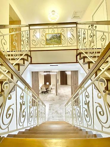 Продажа домов: Дом, 260 м², 5 комнат, Риэлтор — 10