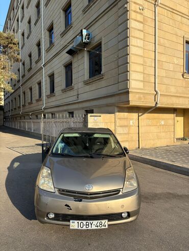 Toyota Prius: 1.5 л | 2006 г. Хэтчбэк