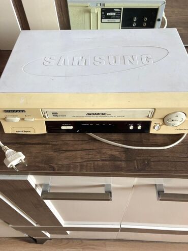 mp4 yüklə: Samsung VHS videomaqnitofon - Model: Samsung SVR-251W (Diamond Head