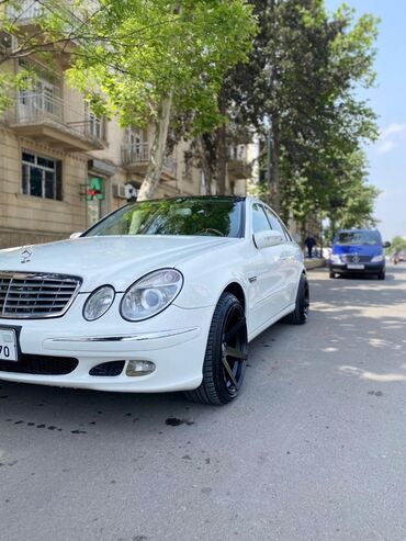 Qaşıqlar: Mercedes-Benz E 350: 3.5 l | 2005 il Sedan