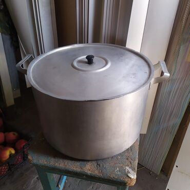 кастрюли алюминевые: Большая алюминиевая кастрюля с крышкой - Материал: пищевой алюминий -