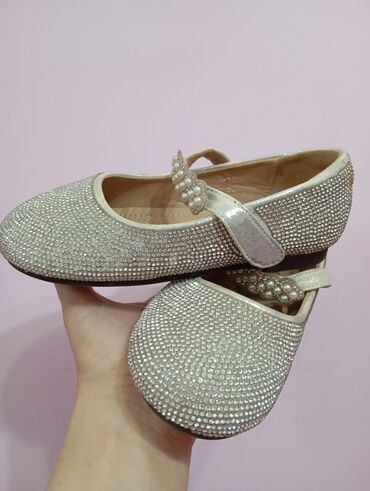 обувь 29: Туфли для девочки очень красивые праздничные, камни сверкают очень