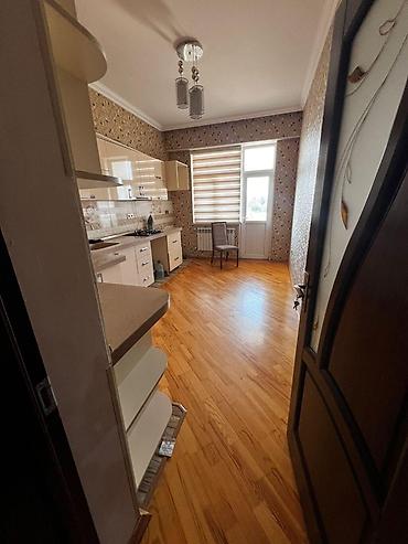Сниму квартиру: 2 комнаты, 106 м² — 3