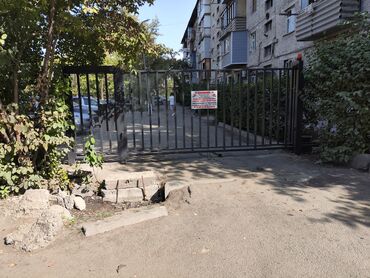 сдаю квартиру старый толчок: 2 бөлмө, 46 кв. м, Жеке план, 4 кабат, Эски ремонт
