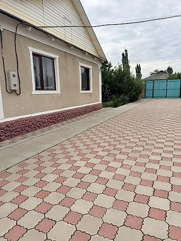 новые квартиры: Продается просторный дом с большим земельным участком и хозяйственными — 1