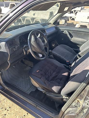 2 gz: Volkswagen Golf: 1993 г., 1.8 л, Механика, Бензин, Хэтчбэк — 5