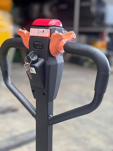 Biznes üçün avadanlıq: Elektrikli Transpalet SL15L3 – 1500 KG Texniki göstəricilər: - — 3