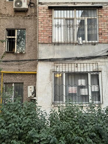 сдаю 2 комнатную квартиру на долгий срок: 3 комнаты, 65 м², 105 серия, 1 этаж, Евроремонт