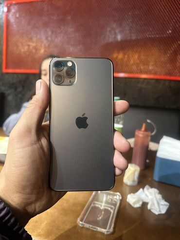 Apple iPhone: IPhone 11 Pro Max, Б/у, 256 ГБ, Matte Space Gray, Наушники, Зарядное устройство, Защитное стекло, 79 %