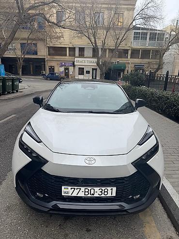 servis arabaları: Toyota C-HR: 1.8 l | 2024 il Krossover — 8