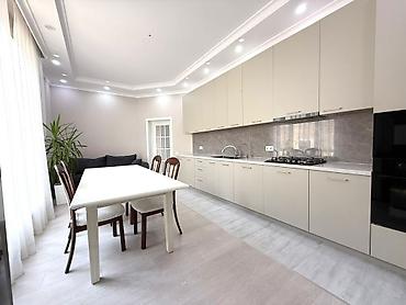 Продажа коттеджей и домов: Срочно! Продаётся просторный двухэтажный дом в Ак Орго с современным — 12