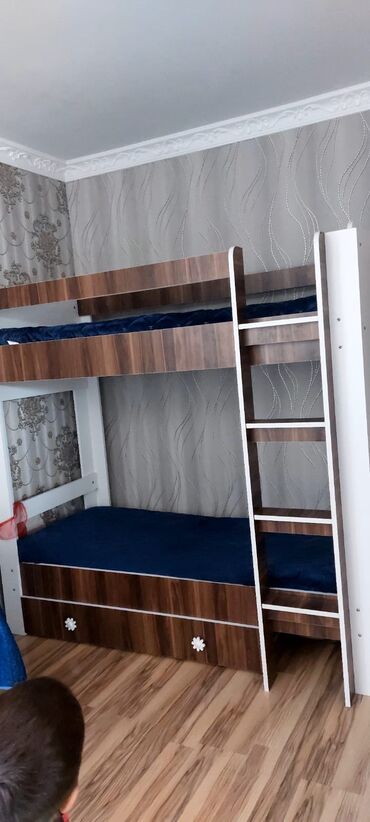 qaz sobasi ve qiymeti: Oğlan və qız üçün, İşlənmiş, Çarpayı, Matras ilə