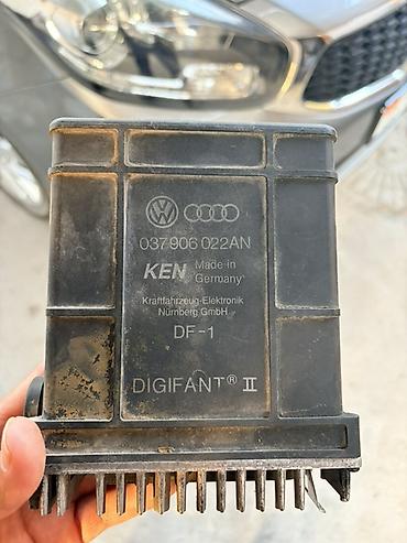Блок управления двигателем (ЭБУ) Volkswagen 1.8 инжектор/ Audi