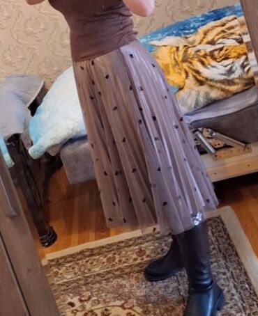 qızlar üçün uşaq rəqs ətəkləri: Molldan alınıb.satılır.25 man.36-38gedir.beli rezin