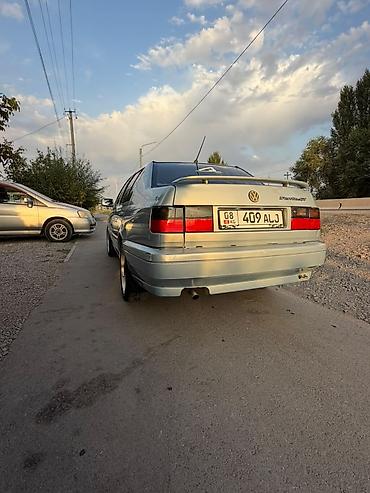 авто ижара: Volkswagen Vento: 1996 г., 1.6 л, Кол менен иштөөчү, Бензин, Седан — 9