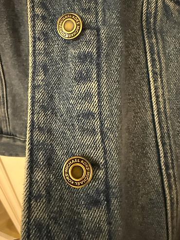 plaş cadır: Üst geyimlər hər biri endirimlə satılır. Bershka trench Zara üst geyim — 7