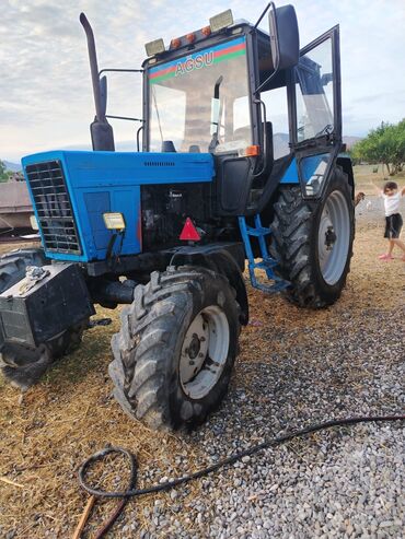 Навесная сельхозтехника: Mavi rəngli bu traktor kənd təsərrüfatı işləri üçün uyğundur. Kabinəsi