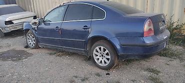 битую машину: Volkswagen Passat B5+(седан), тёмно‑синий цвет. Автомобиль после ДТП — 3