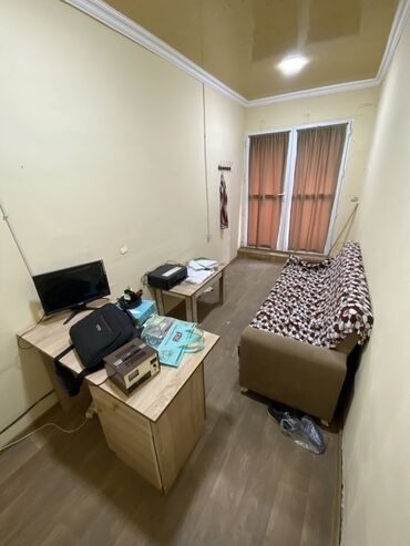 Qarajlar: Salam ofis icareye verilir Gencede Avtozavotdadi icinde qabaq stolu