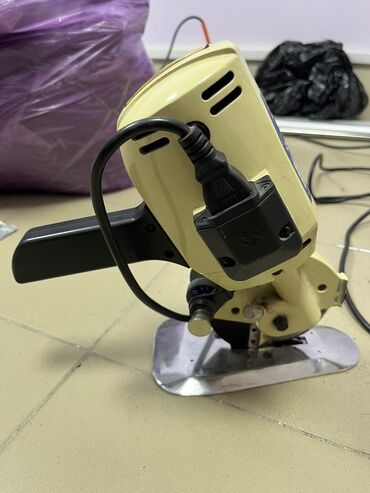 ремонт швейных машин: Продается майман и линейные ножи
Длина линейного ножа 1.5 метра