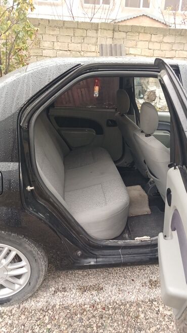 Renault: Renault Logan: 1.6 l | 2013 il 275000 km Sedan — 7