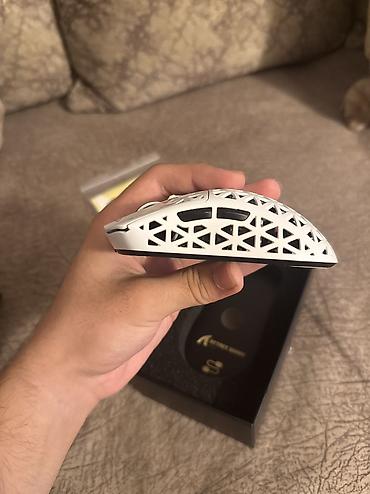 sol qulaqda ses: Attack Shark R5 Ultra oyun siçanı Xüsusiyyətlər: - Sensor: PAW3395 — 6