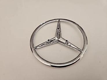 Ostali delovi karoserije: MERCEDES 124 190 ZNAK ZADNJI NA GEPEKU | Znak Mercedes 124 190 — 4