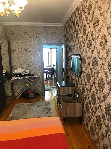 Otaqların satışı: 3 otaqlı mənzil – interyer və mebel ilə - Yataq otağı: geniş pəncərə — 2