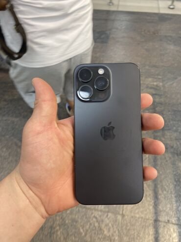 Apple iPhone: IPhone 15 Pro Max, Б/у, 256 ГБ, Black Titanium, Наушники, Защитное стекло, Чехол, В рассрочку, 88 %