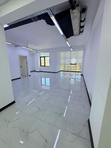 rahat emlak: 28 May metrosu yaxınlığında Hazır Ofis İcarəyə Verilir! 📍 Ünvan: AF — 3