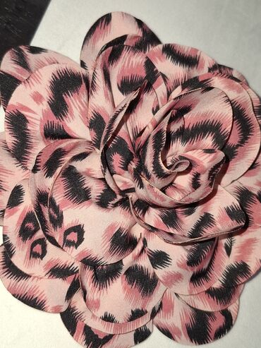 Broşlar: Leopard naxışlı, əl işi olan gül broşları. Paltolara, şərflərə və ya -da lalafo.az — 6 Broşlar: Leopard naxışlı, əl işi olan gül broşları. Paltolara, şərflərə və ya — 6