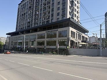 арт сквер art square: Светлое коммерческое помещение в центре города, современном — 5