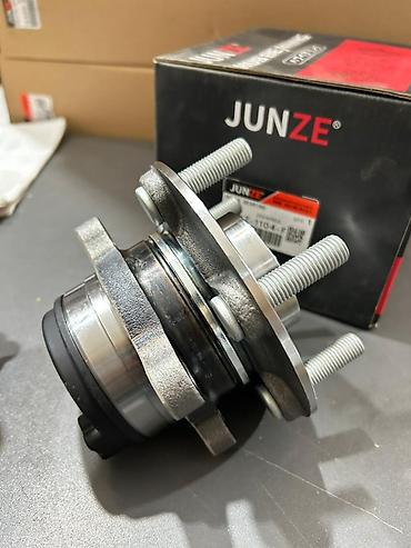 radius teker merkezi: DG9Z-1104-F – Arxa Stupitsa (Ford Fusion) Alternativlər: * Arxa — 2