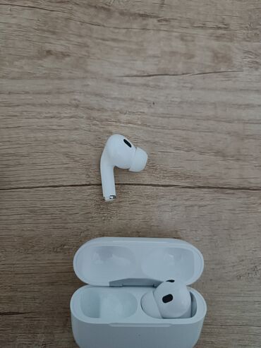 Наушники: Наушники airpods новые