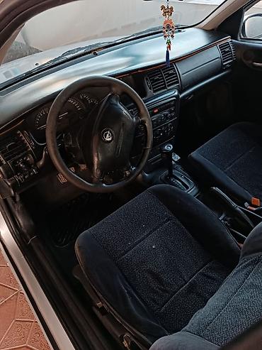 opel omega b: Opel Vectra: 2.2 l | 2001 il 260000 km Sedan — 7