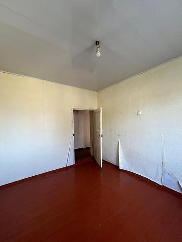 Продажа коттеджей и домов: Продаётся дом в центре села Кунтуу. Общая площадь 65м2. Участок 18 — 3