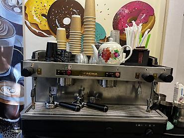 FAEMA E98 President peşəkar espresso aparatı - İki qrup başlığı: eyni
