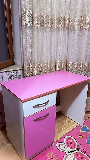 ucuz şkaf: Uşaq otağı üçün yazı/oxu masası - Rəng: çəhrayı və ağ - Material — 1