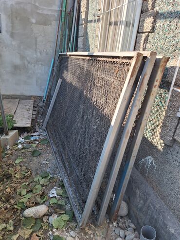 ферма металла: Металл тосмо, Башка материал, Жасалгасыз, Тосмону боёо