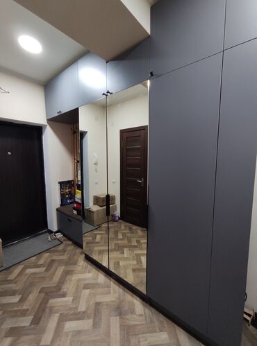 сдается 2 комнатная квартира на долгий срок: 1 бөлмө, Менчик ээси, Чогуу жашоосу жок, Жарым -жартылай эмереги бар