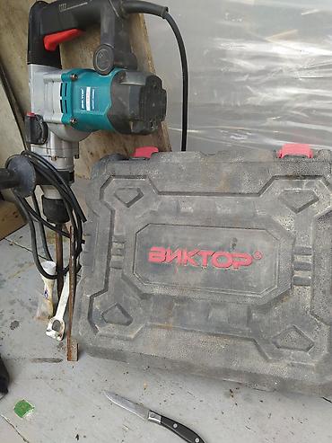 açar seti: Viktor P-28-3P elektrik perforatoru (Rotary Hammer) Xüsusiyyətlər: - — 4